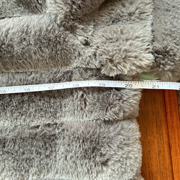 Faux fur Coat - Picture 6 of 6